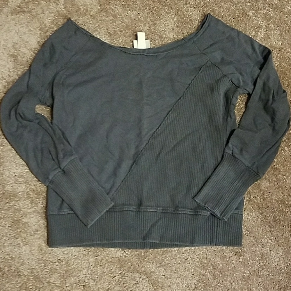 Off-shoulder Activewear Top